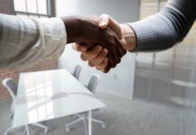 Co to znaczy być zatrudnionym przez agencję?